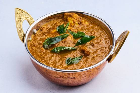 CHICKEN CHETTINAD (Chefs Special)
